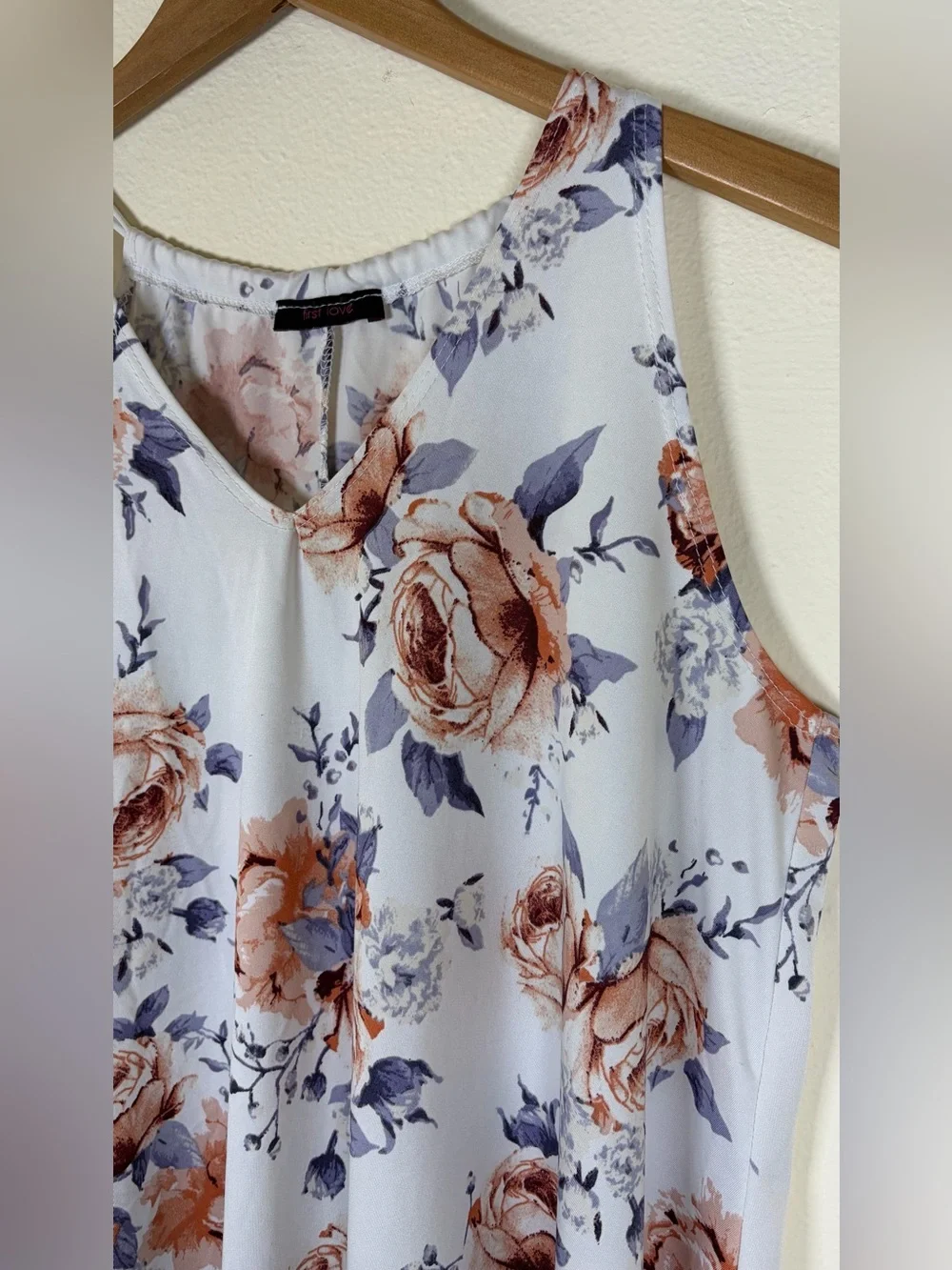 First Love Floral Tank Top Small White Hi Low Sleeveless V Neck Blouse - Picture 2 of 9